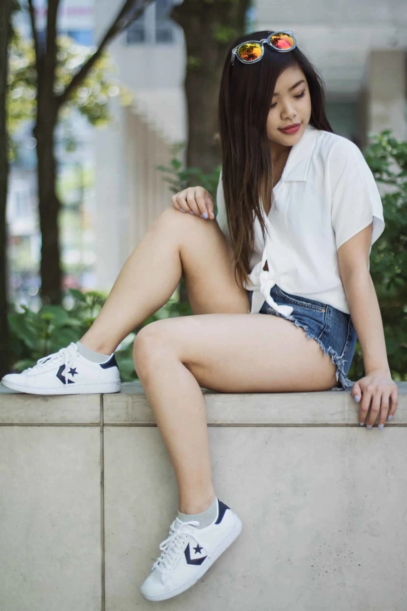 Girls in white on sale converse