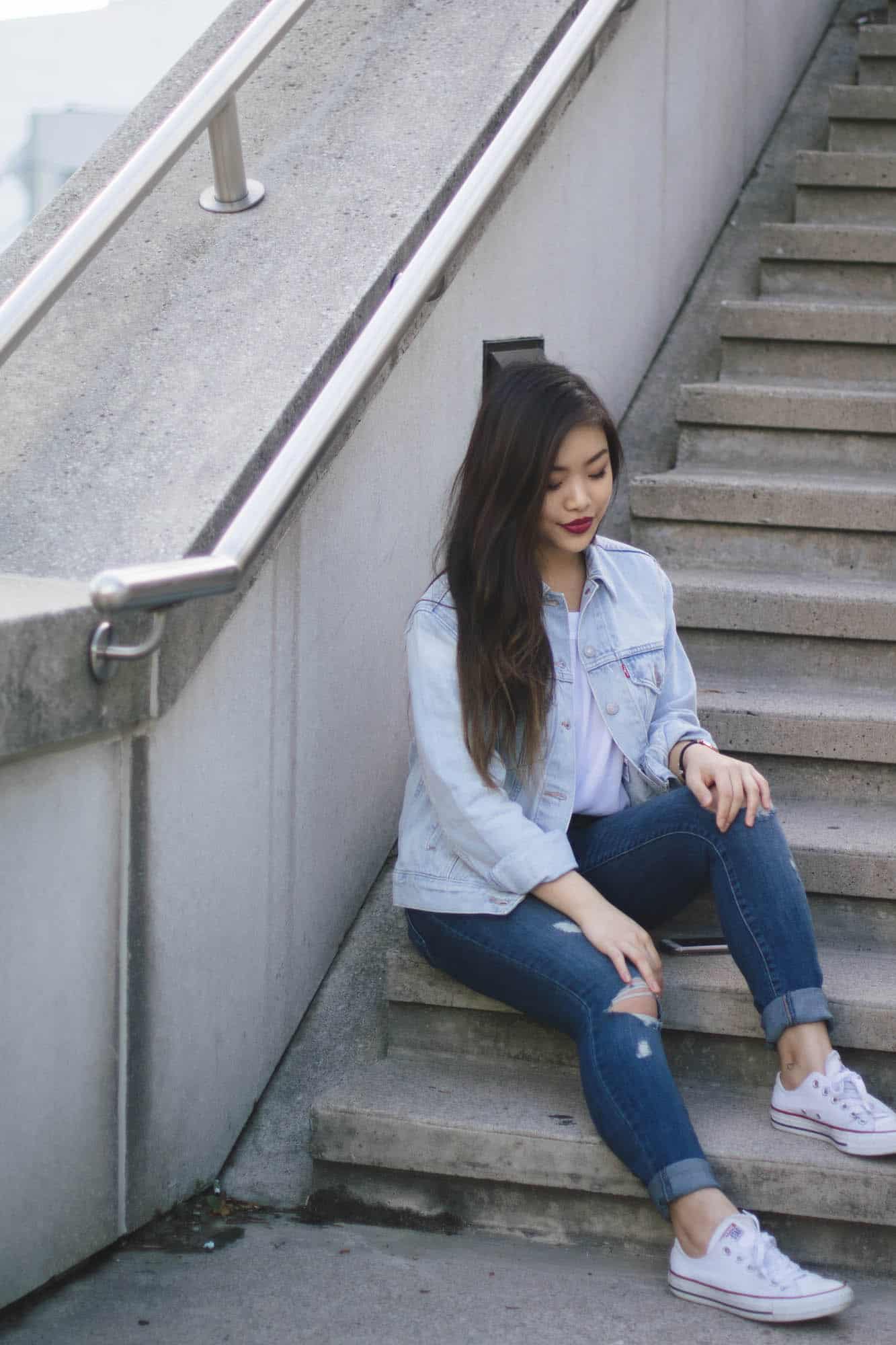 25 Cute Outfits with White Converse Chuck Taylor Sneakers