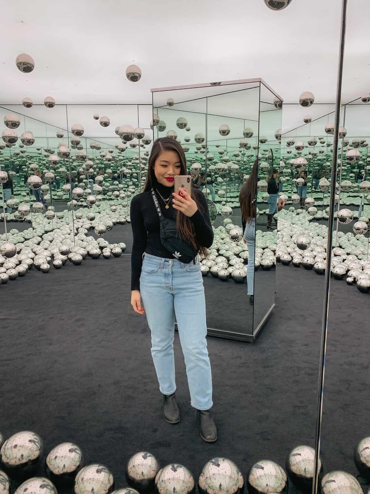 Yayoi Kusama Infinity Mirror Room – Let's Survive Forever
