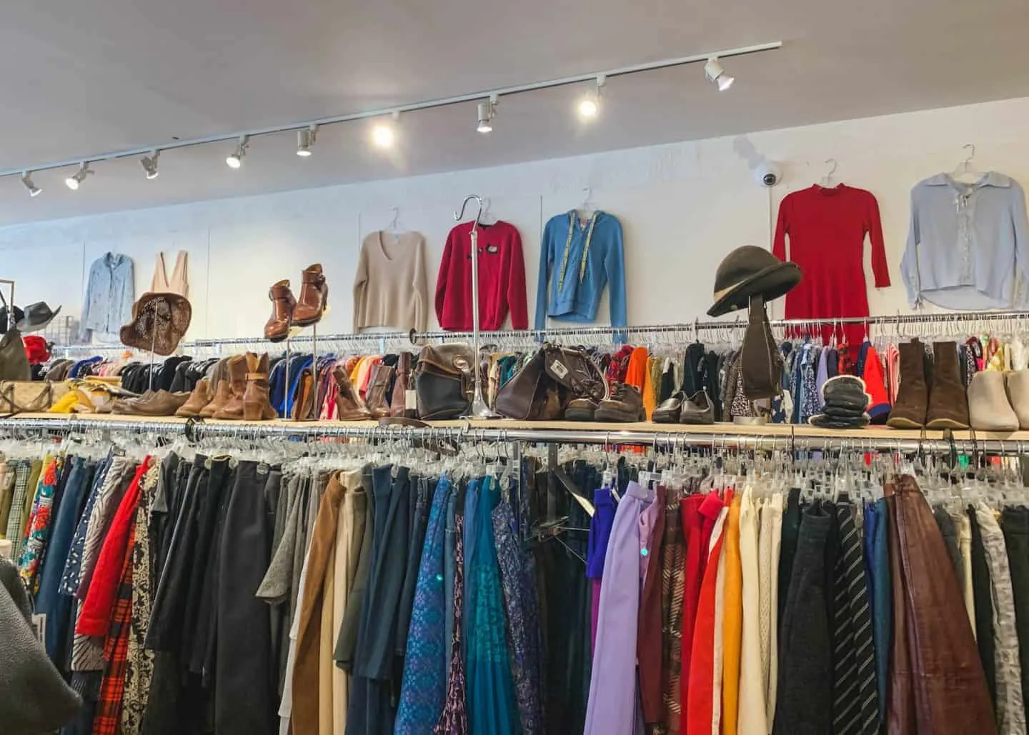 9 Best Consignment Stores in Toronto to Buy/Sell Clothing