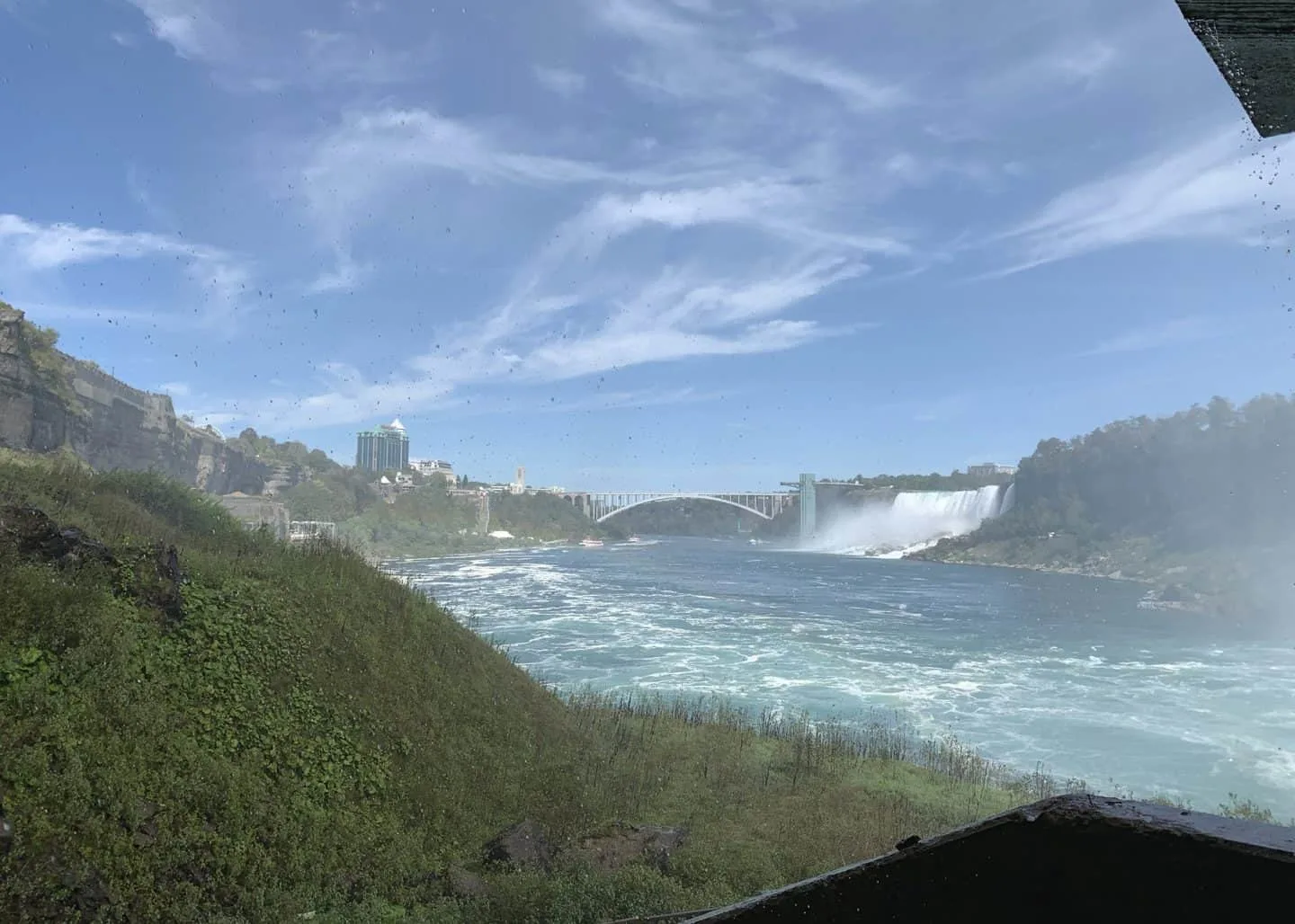 How to spend a weekend in Niagara Falls, Ontario | guide to a weekend getaway in Niagara Falls on the Canadian side | what to do around Horseshoe Falls in autumn | best things to do around Niagara Falls during the fall | Diary of a Toronto girl, a Canadian lifestyle blog