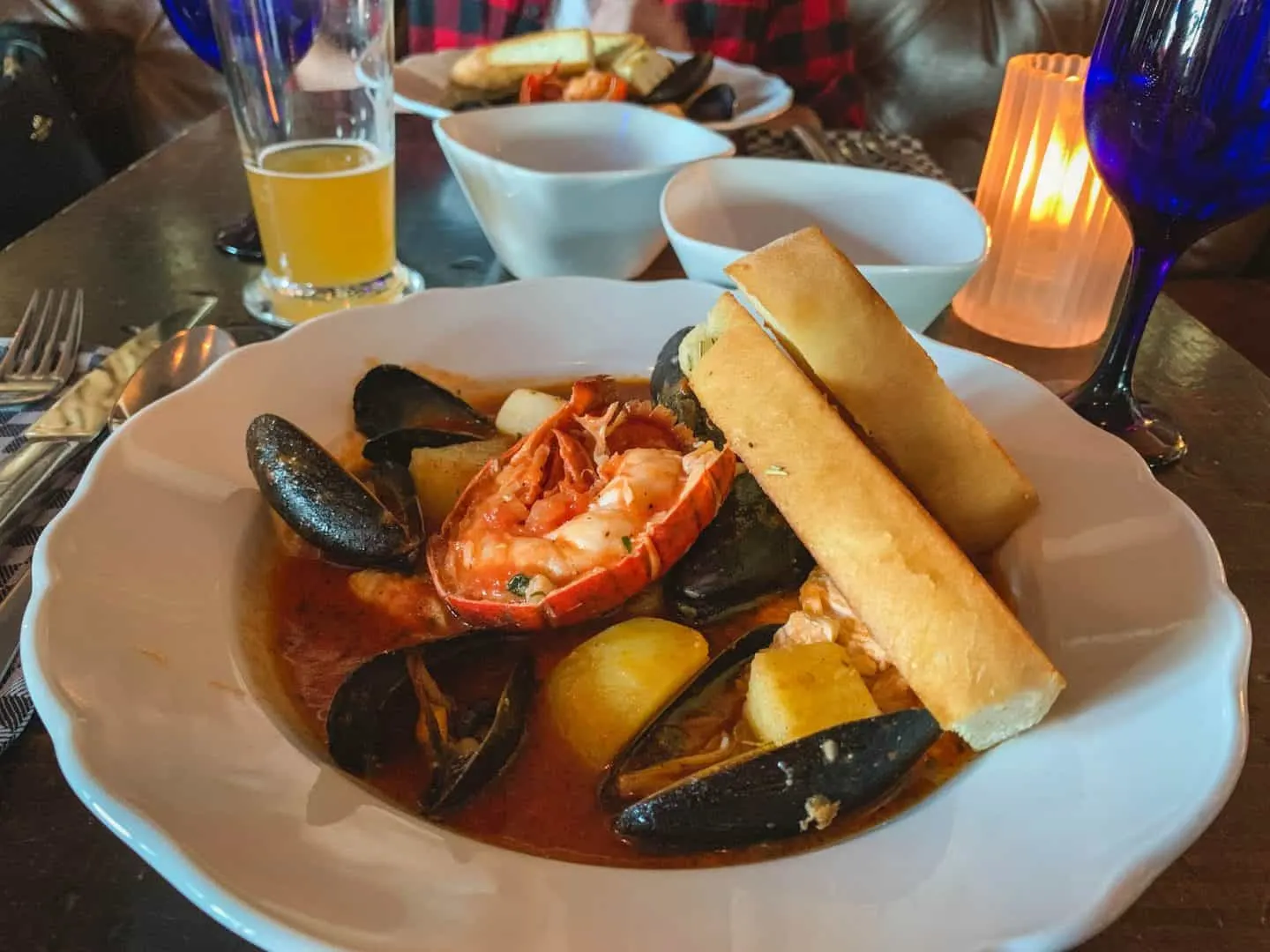 Halifax, Nova Scotia is filled with amazing seafood spots and delicious food. Here are the best places to eat at in Nova Scotia, Canada!