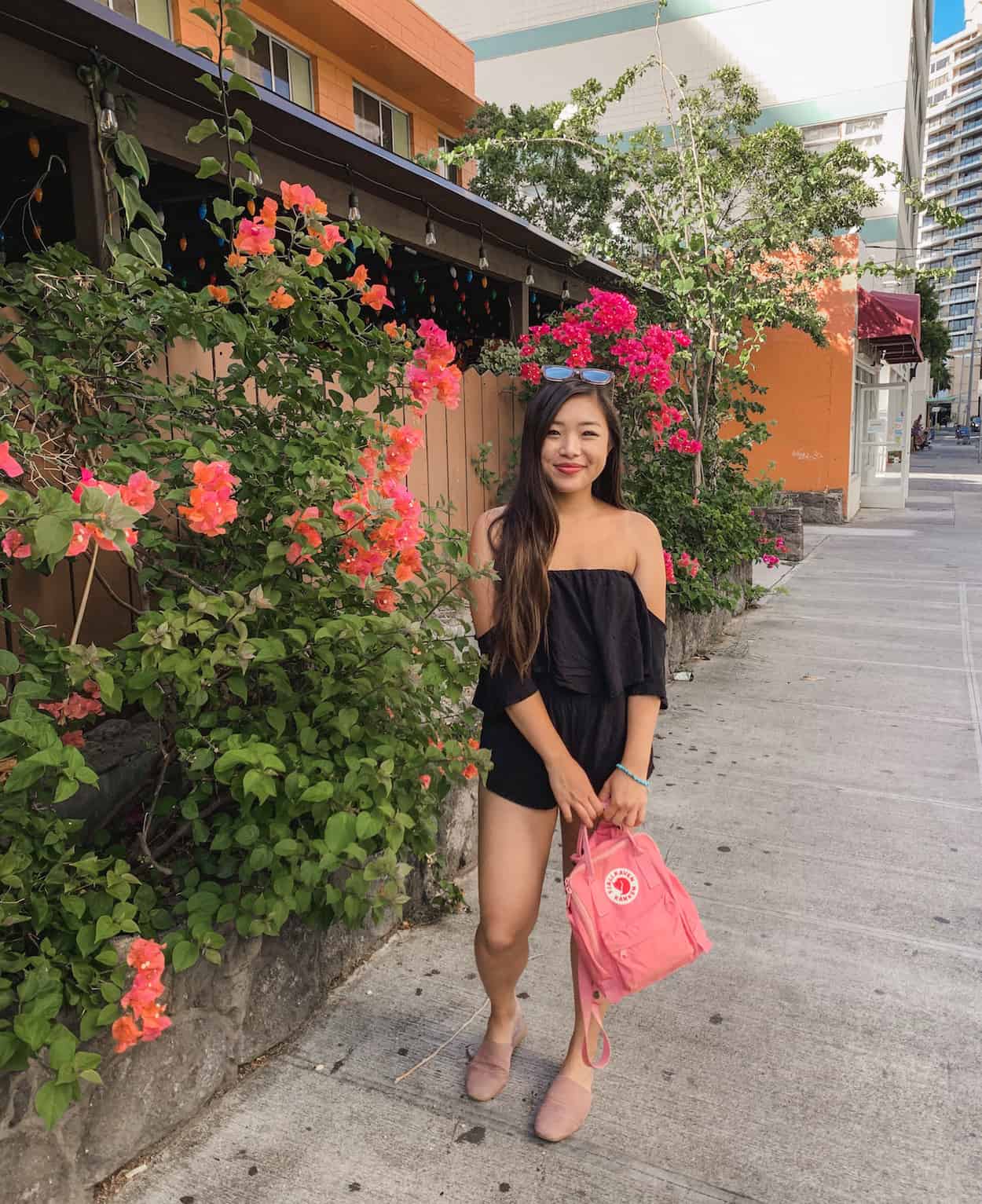 What to pack and what to wear in Hawaii's hot weather! We spent 10 days in sunny Oahu, and I've included photos of all the outfits I wore during our vacation.