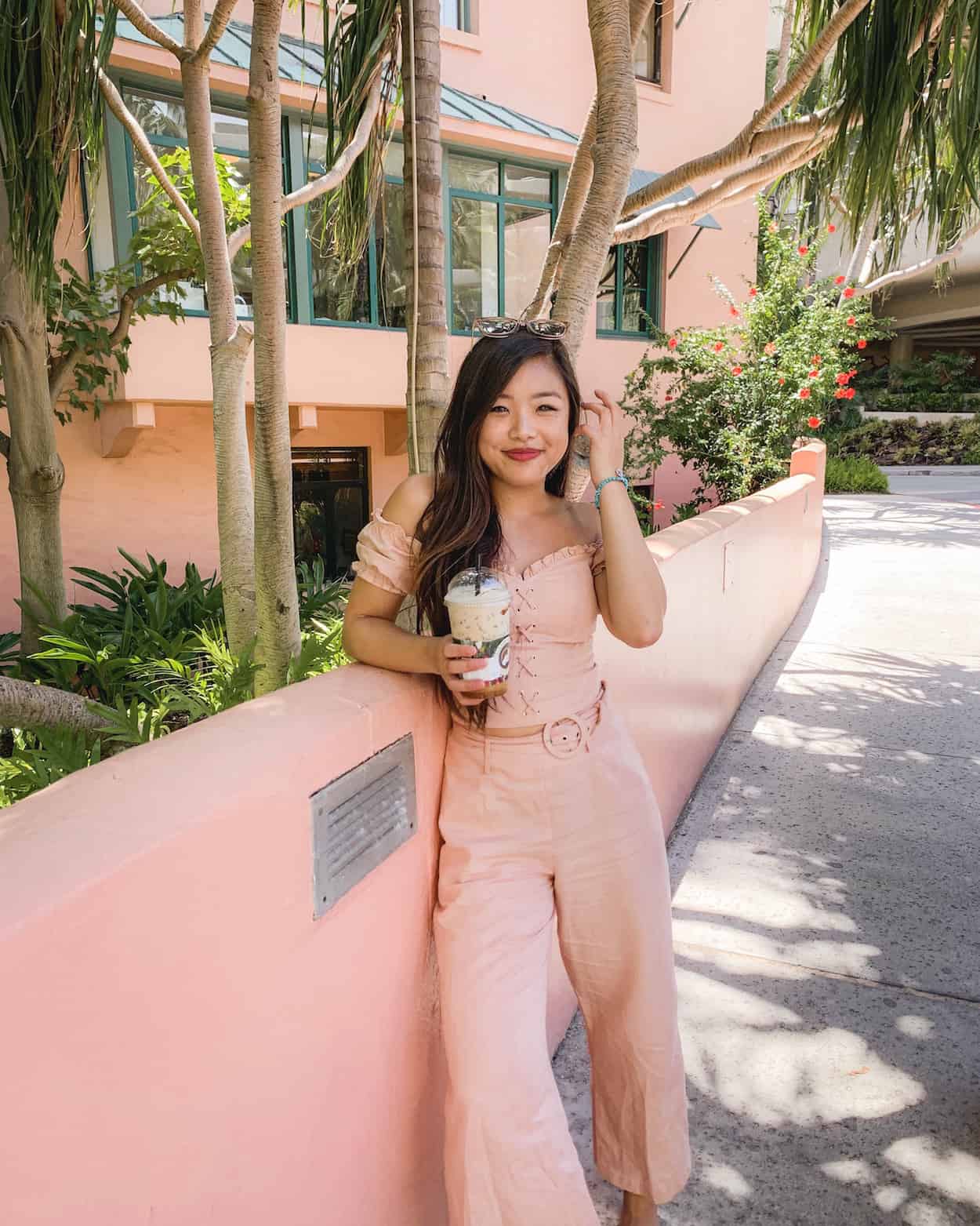 What to pack and what to wear in Hawaii's hot weather! We spent 10 days in sunny Oahu, and I've included photos of all the outfits I wore during our vacation.