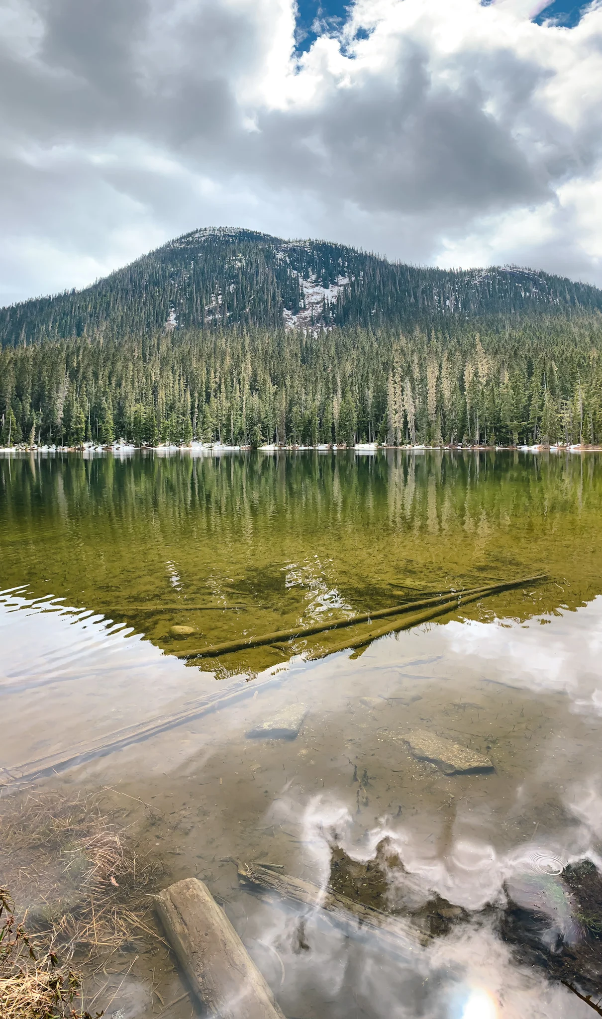 Hiking at Joffre Lakes Provincial Park in Mount Currie, British Columbia